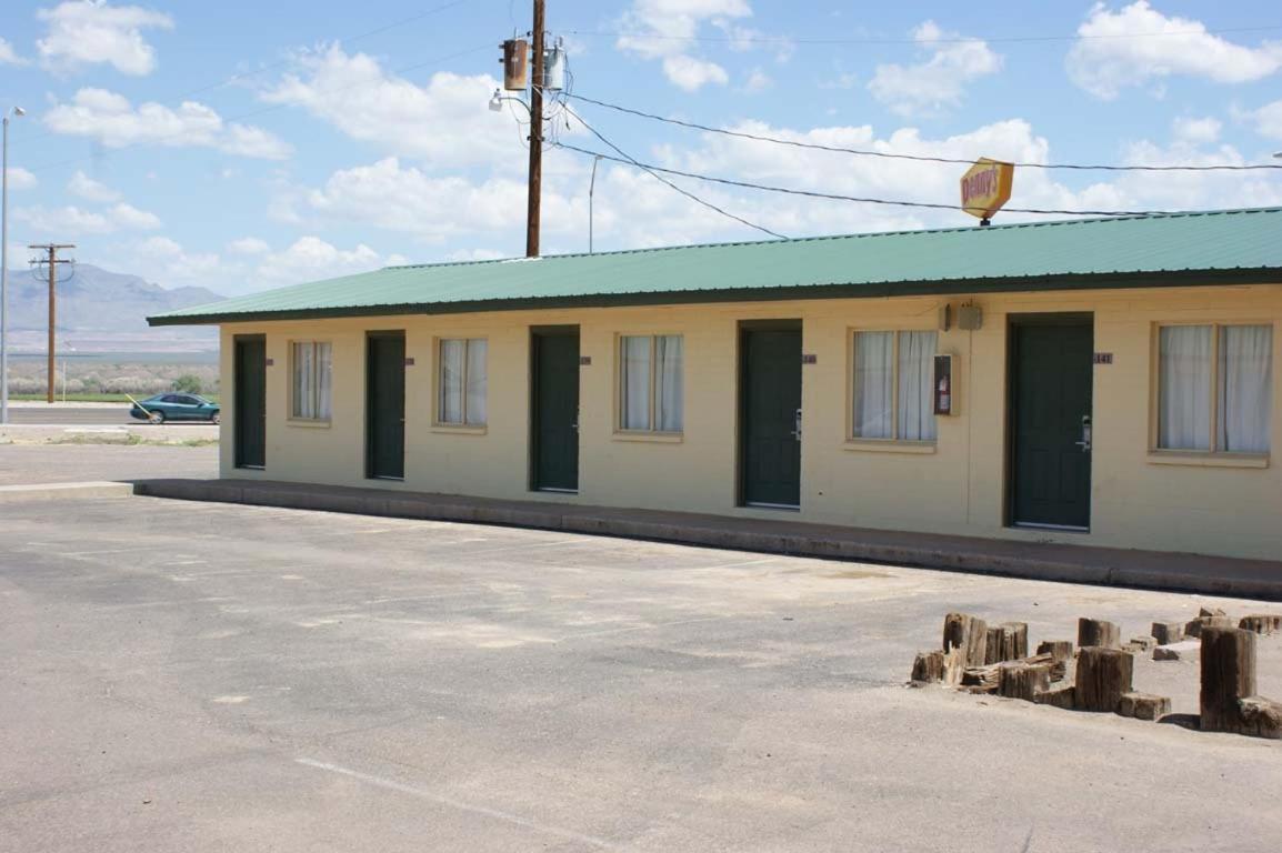 Hwy Express Inn And Suites Thatcher Exterior foto